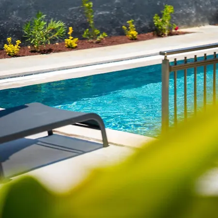 Zora Beyaz Tas Villalari * Φετιγιέ