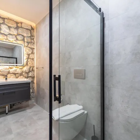 Zora Beyaz Tas Villalari Φετιγιέ