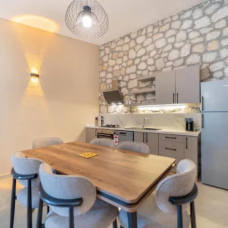 Zora Beyaz Tas Villalari * Φετιγιέ