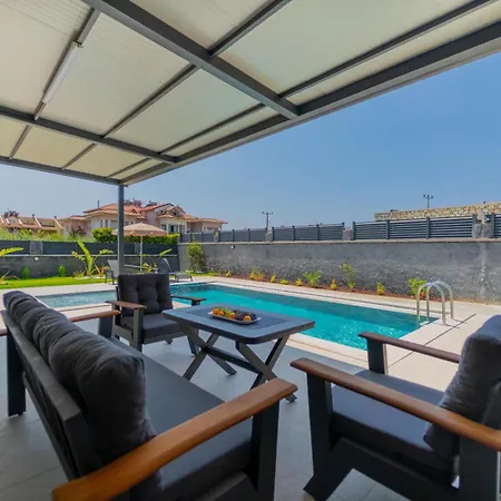 Zora Beyaz Tas Villalari Φετιγιέ