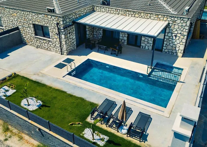 Zora Beyaz Tas Villalari * 费特希耶