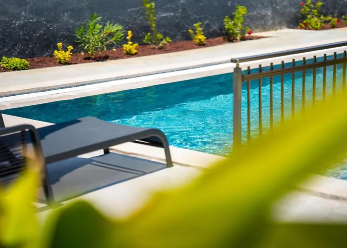 Zora Beyaz Tas Villalari * 费特希耶