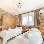 Zora Beyaz Tas Villalari Fethiye