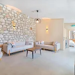 Zora Beyaz Tas Villalari Fethiye