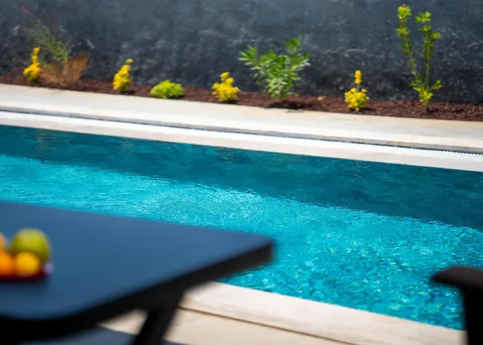 Zora Beyaz Tas Villalari Fethiye