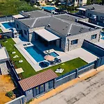 Zora Beyaz Tas Villalari ホテル *
